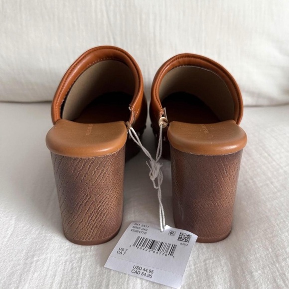 American Eagle Tan Platform Clogs - Picture 3 of 5